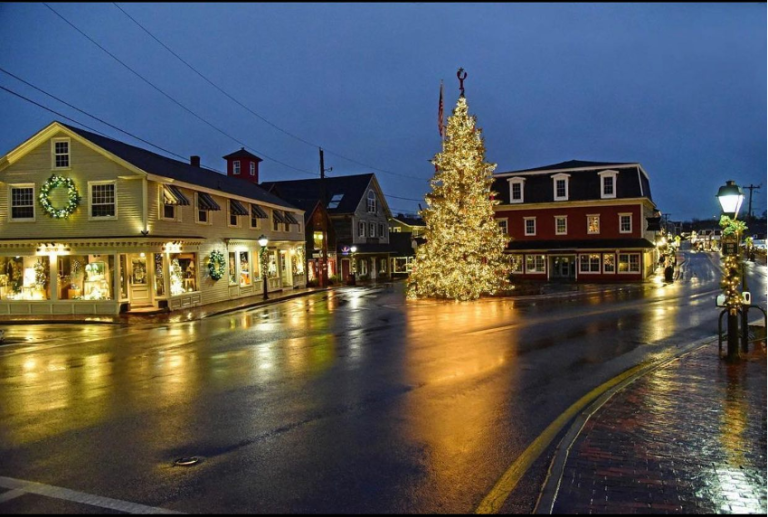 A Grand Tree for Kennebunkport’s Annual Christmas Prelude